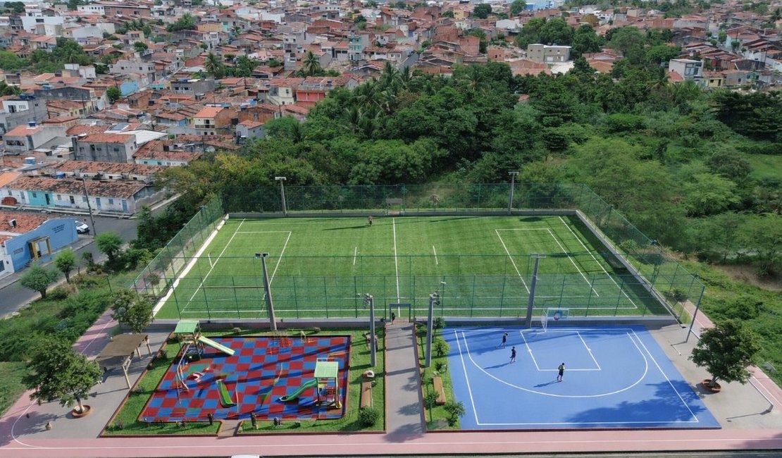 Eduardo Bulhões anuncia construção de Centro Esportivo Comunitário em Santana do Ipanema