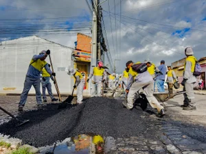 Prefeitura intensifica operação tapa-buracos em diversos pontos de Arapiraca