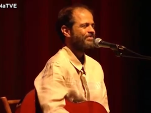 Moreno Veloso incendeia Teatro Castro Alves, em Salvador, com “Lula Livre”