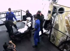 Quatro astronautas voltam à Terra após quase três meses no espaço