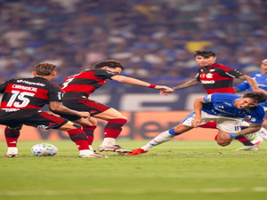Flamengo sofre gol no fim, perde para o Cruzeiro e se afasta da liderança