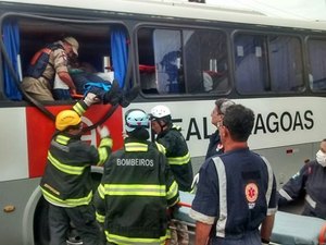 Ônibus da Real Alagoas se envolve em acidente