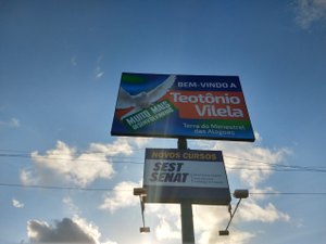 Prefeito de Teotônio Vilela descumpre acordo e não paga retroativos de servidores, diz SINTEAL