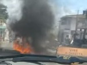 Moradores protestam contra falta de água no Cleto Marques Luz
