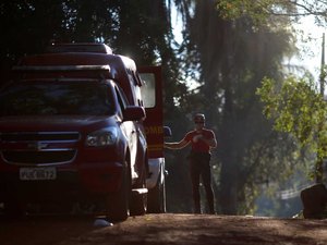 Mulher perde marido e espera achar filho e irmã com vida após tragédia