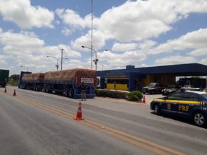 PRF intensifica fiscalização a veículos com excesso de peso em Alagoas