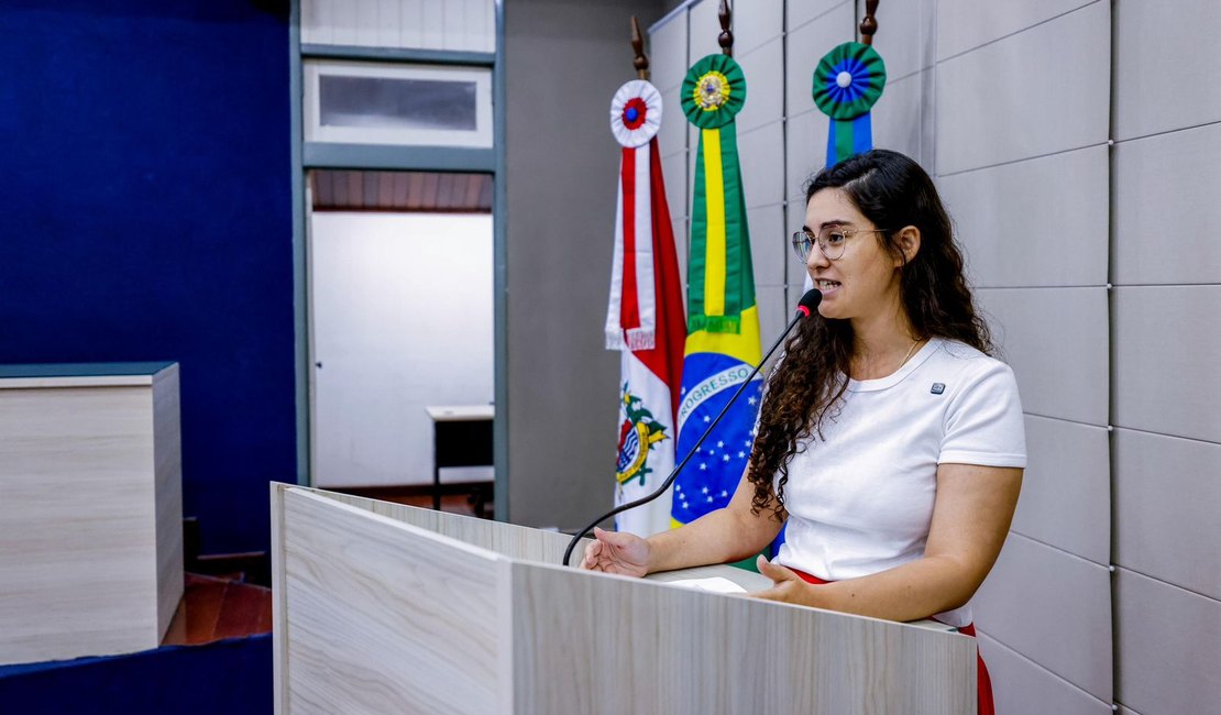 Orçamento municipal: Teca Nelma defende foco na educação e assistência social de Maceió