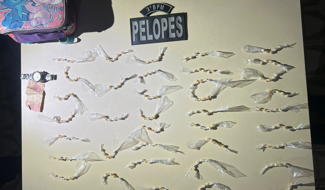 Dois adolescentes são apreendidos com 195 pedras de crack em Arapiraca