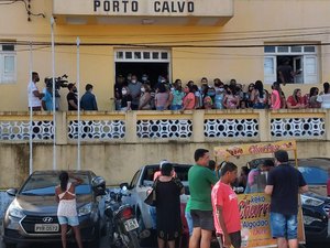 Servidores da Prefeitura de Porto Calvo protestam por salários
