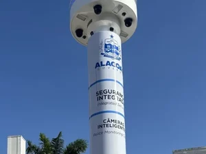 Totem de segurança da SSP identifica homem com faca peixeira em Arapiraca
