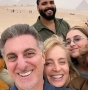 Angélica e Luciano Huck exploram o Egito com os filhos e amigos