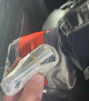 Dupla é presa com granada, drogas e arma em rio na Barra de São Miguel