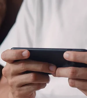 'Na estrada com 15 leitão': pai de escritora engana golpista no WhatsApp