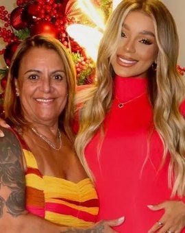 Mãe de Brunna Gonçalves chega aos EUA para esperar nascimento da neta, Zuri