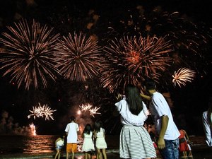 Réveillon: Prefeitura de Maceió realiza show piromusical em cinco pontos da orla