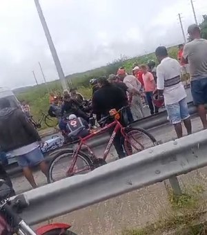 Motociclista fica ferido após colidir na traseira de van em Delmiro Gouveia
