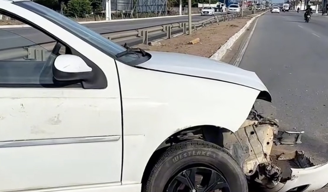 Motorista perde controle da direção, sai da pista e assusta moradores na AL-220, em Arapiraca