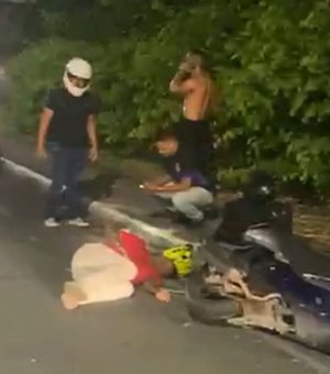 Colisão entre carro e moto deixa homem ferido em Maceió