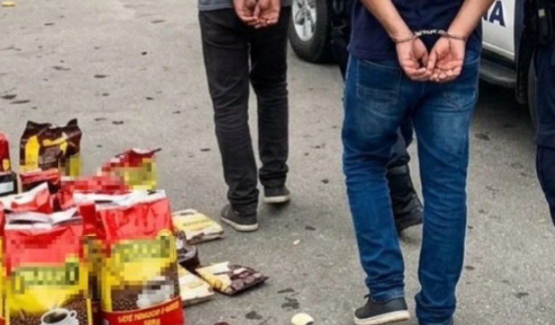 Dupla é presa em flagrante após furtar pacotes de café em supermercado de Arapiraca