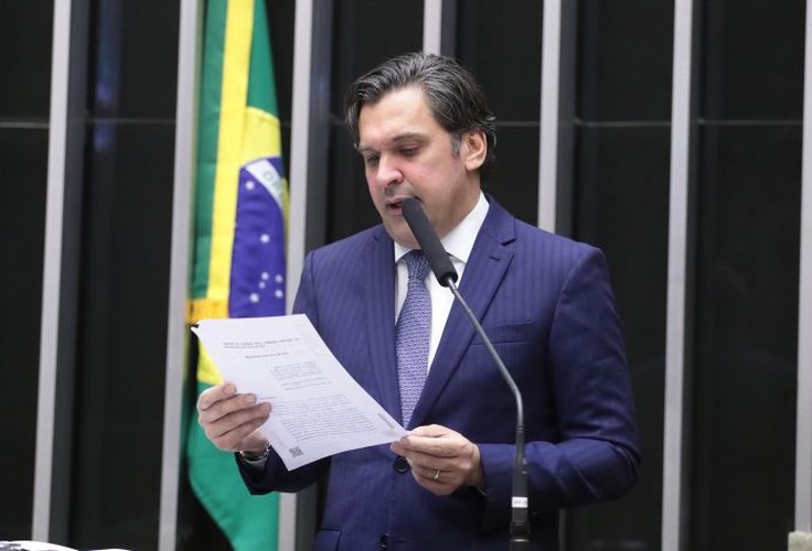 Isnaldo Bulhões ‘segura’ votação do orçamento para incluir tributação sobre bets e fintechs