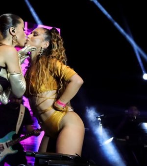 Dançarina de Anitta revela momento com a cantora