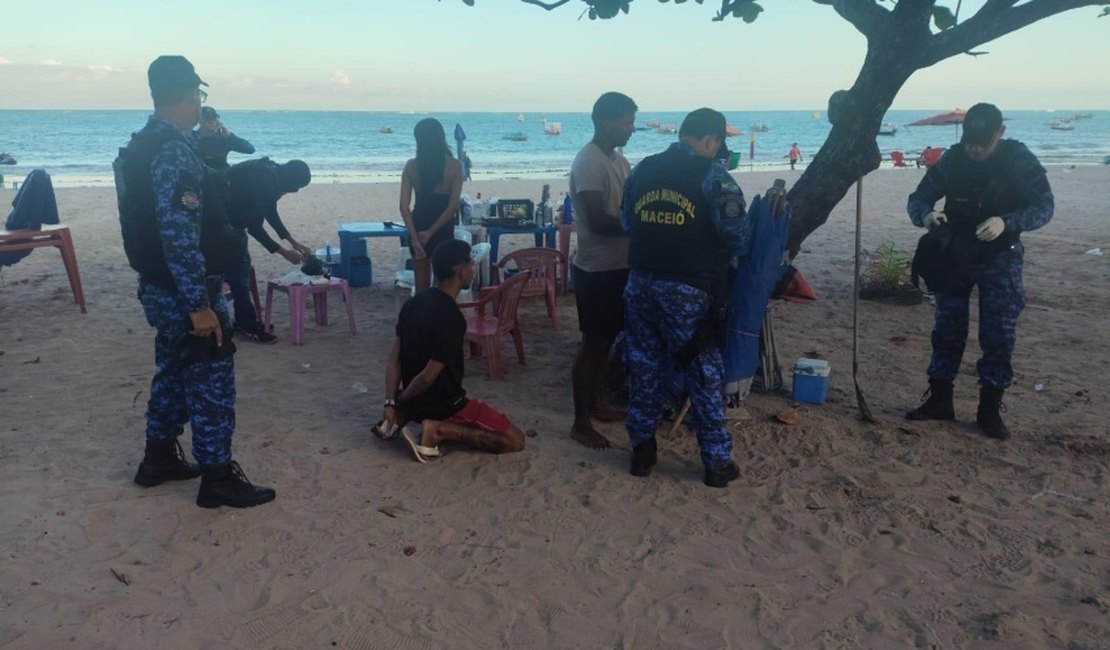Suspeito de homicídio é preso por tráfico de drogas na Praia de Pajuçara