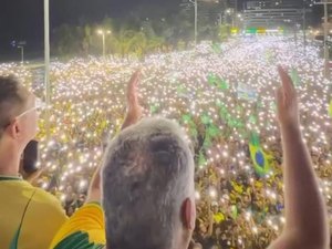 Oração do Pai-Nosso ilumina e emociona multidão no ato da direita em Maceió