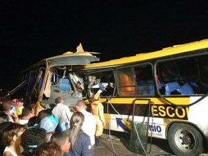 Vítimas de acidente de ônibus ocorrido em 2017 agradecem atendimento dos profissionais do HEA