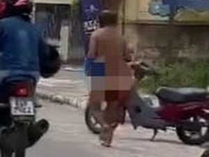 [Vídeo] Homem é flagrado correndo nu pelas ruas de Arapiraca