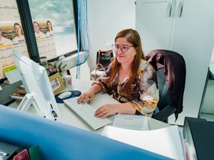Servidora Excelente 2025: Maria Rosângela é homenageada por quatro décadas de dedicação a Arapiraca