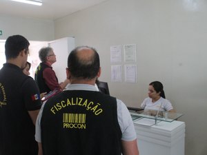 Procon Arapiraca e CRF realizam operação de fiscalização em farmácias