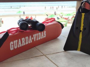 Quatro vítimas de afogamento são resgatados na Praia do Francês