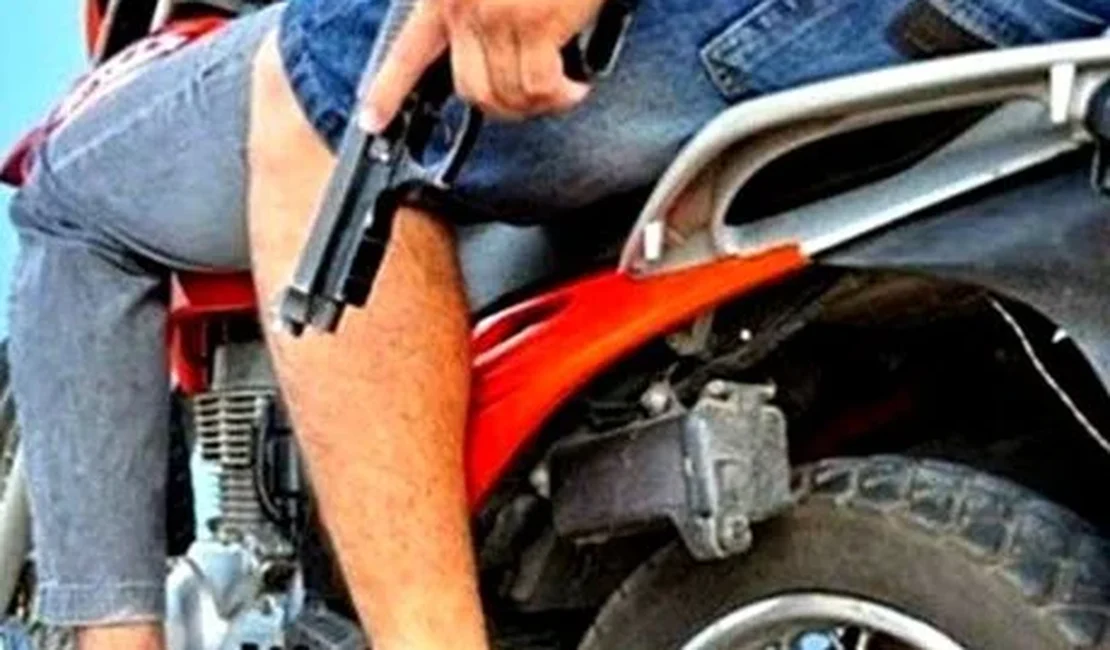 Dupla armada em motocicleta comete assalto em São Luís do Quitunde