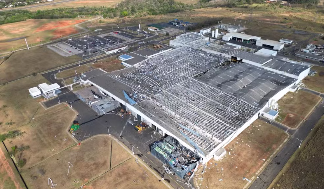Funcionários da Toyota se esconderam atrás de máquinas durante vendaval que destelhou fábrica