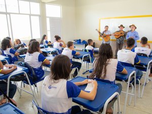 Arapiraca: projeto de literatura de cordel e repente é levado às escolas do município