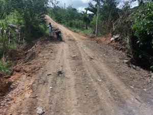 Prefeitura de Messias restaura acesso ao assentamento à Bica da Carmé