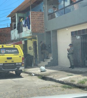 Jovem invade casa para fugir de perseguição mas é morto com tiros na cabeça no Clima Bom
