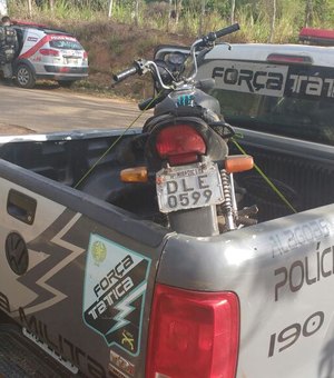 Polícia Militar localiza moto em casa abandonada no Pau Darco, zona rural de Arapiraca