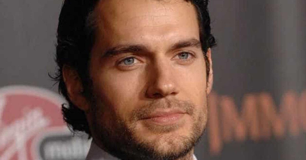 Meu lindo e brilhante amor', se declara Henry Cavill a nova namorada