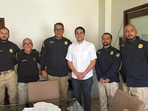 Prefeitura de Santana firma parceria com PRF para reforçar ações de fiscalização de animais na BR-316