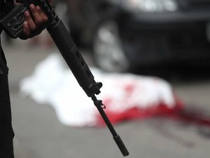 Criminosos derrubam torre de transmissão de energia no Ceará