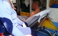 Homem ferido foi socorrido no bairro Planalto, em Arapiraca 
