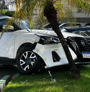 SUV invade canteiro após colisão na Av. Sandoval Arroxelas