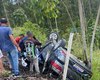 Carro capota em ribanceira e deixa vítima presas às ferragens São Luís do Quitunde
