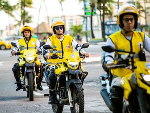 Moto abandonada é encontrada por agentes do Ronda do Bairro, na Ponta Verde