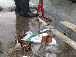 Equipes realizam ações em pontos da cidade para reduzir transtornos das chuvas