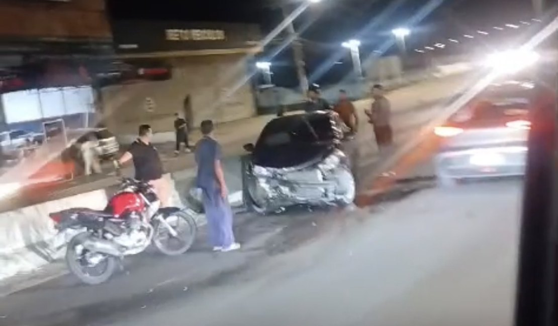 Motorista perde controle e bate contra mureta na AL-115, em Arapiraca