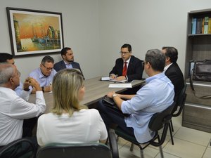 Secretarias de Saúde e hospitais se comprometem a zerar fila de espera para cirurgias urológicas 