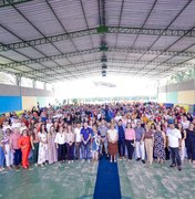 Prefeita Tia Júlia prestigia segundo dia da Jornada Pedagógica da Educação