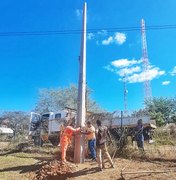 Prefeitura instala três postes e moderniza rede elétrica da UPA de Palmeira dos Índios